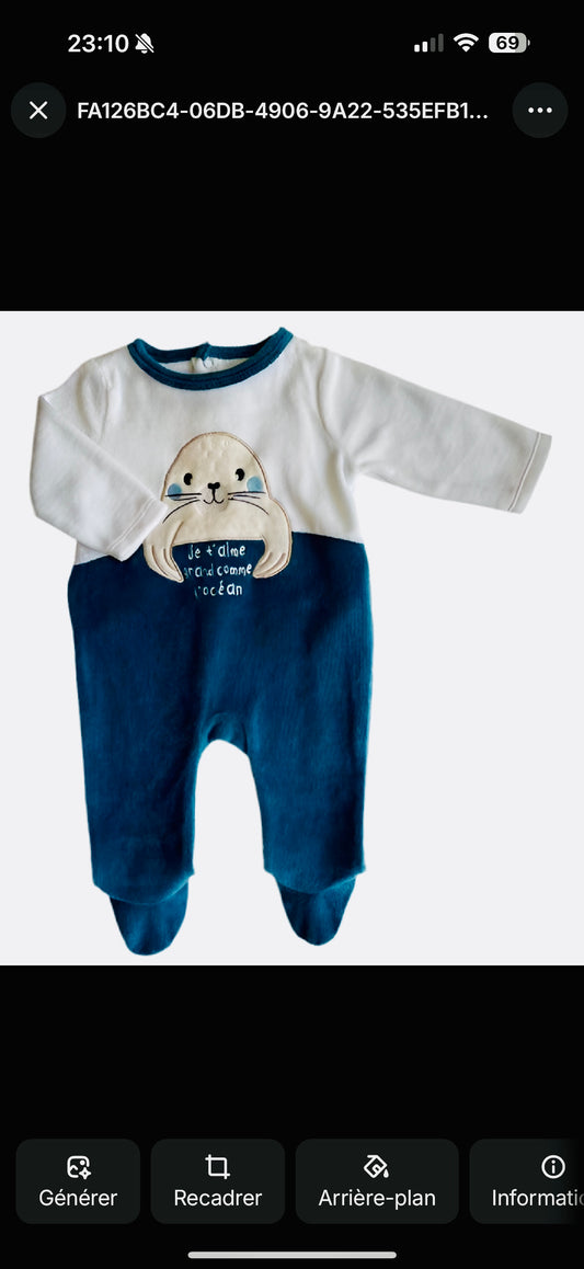 Pyjama 3 mois Gémo à encolure ronde, haut blanc et bas bleu, motif animal en appliqué