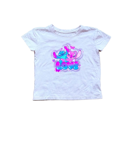 T-shirt enfant Disney 5 ans en coton clair, imprimé Stitch multicolore au centre.