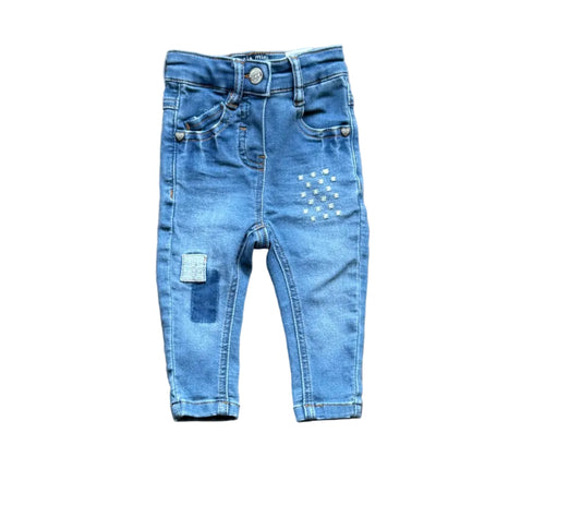 Jean bébé bleu glacier, taille boutonnée, poches et appliques étoilées