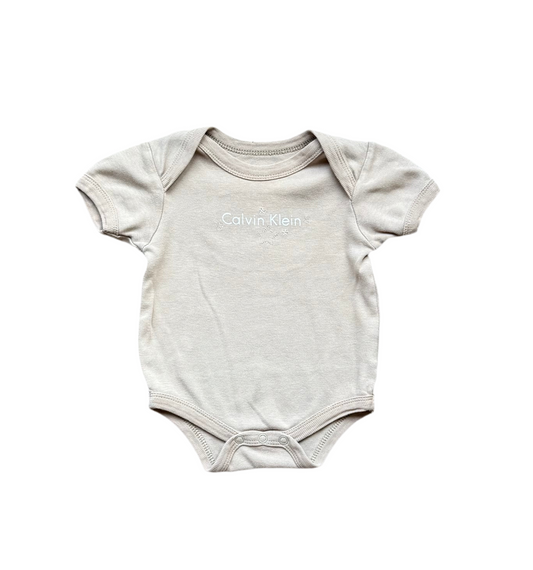 Calvin Klein 6 mois